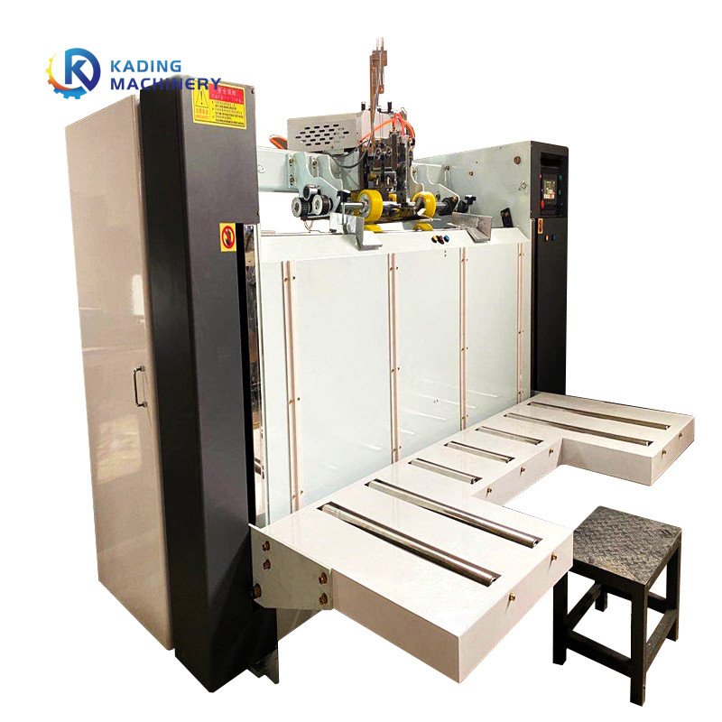 Membuat Double Piece Carton Carton Stitcher Dengan Stacker Hitungan Otomatis Untuk Pembuatan Carton